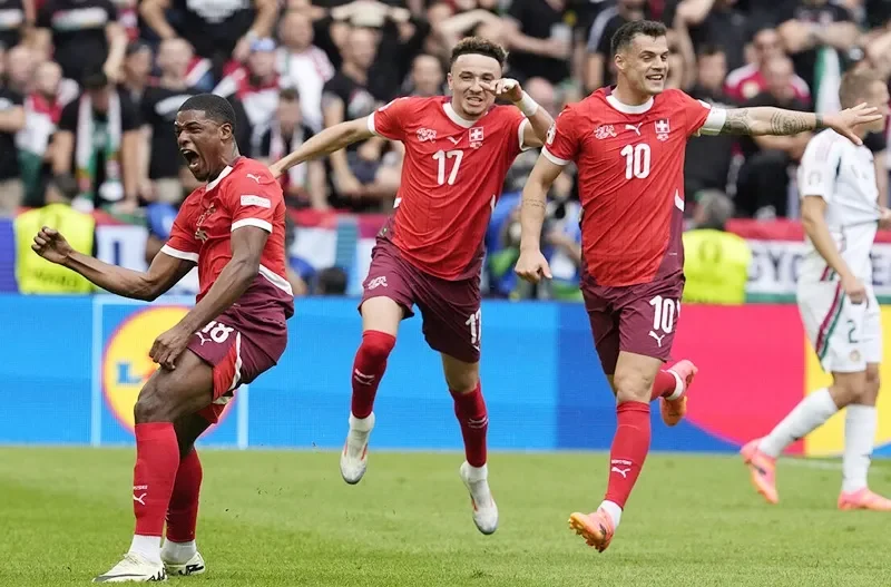 Cảnh đối đầu giữa hàng công Thụy Sỹ và hàng thủ Slovenia